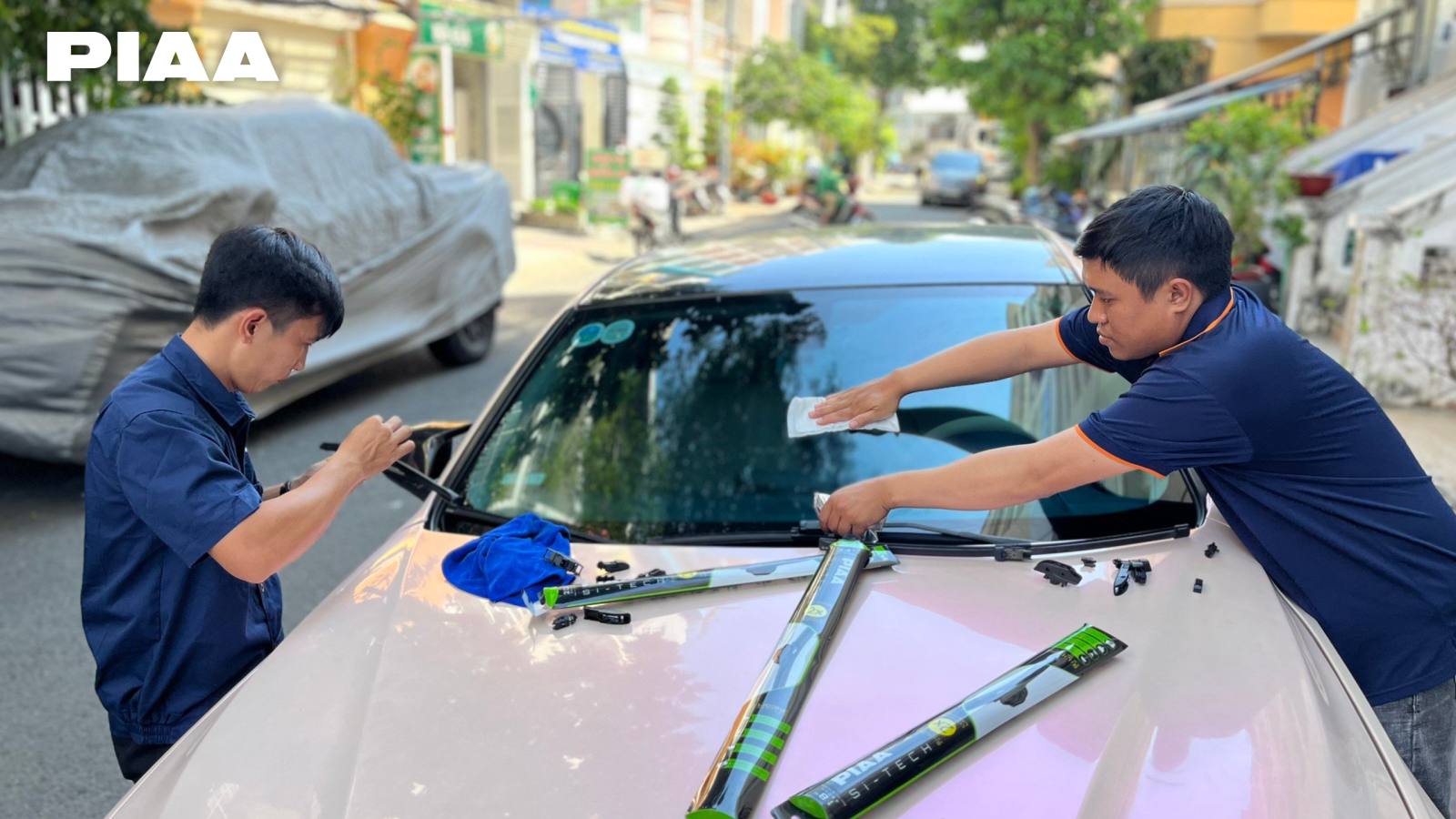 Nên Thay Lưỡi Gạt Mưa Hay Cả Bộ Gạt Mưa Để Tránh Tiền Mất Tật Mang?