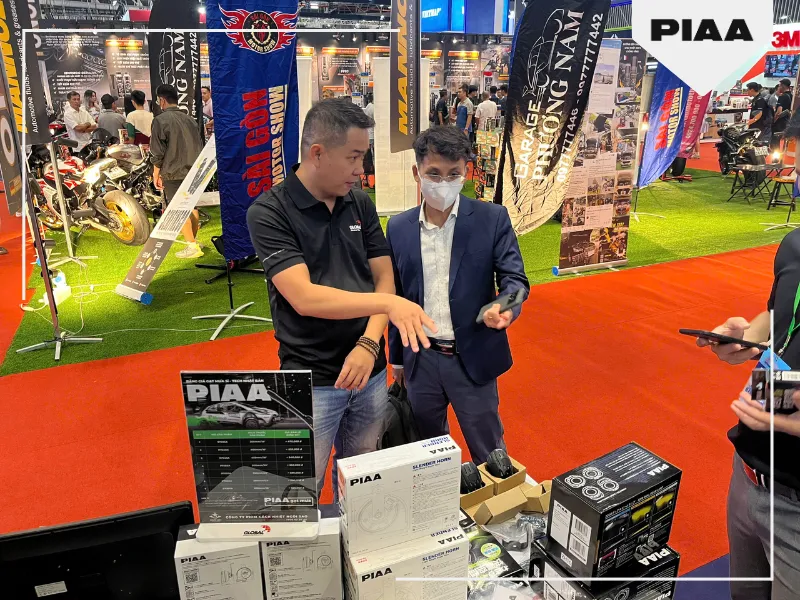 Gian hàng PIAA được nhiều khách hàng tham quan và tìm hiểu